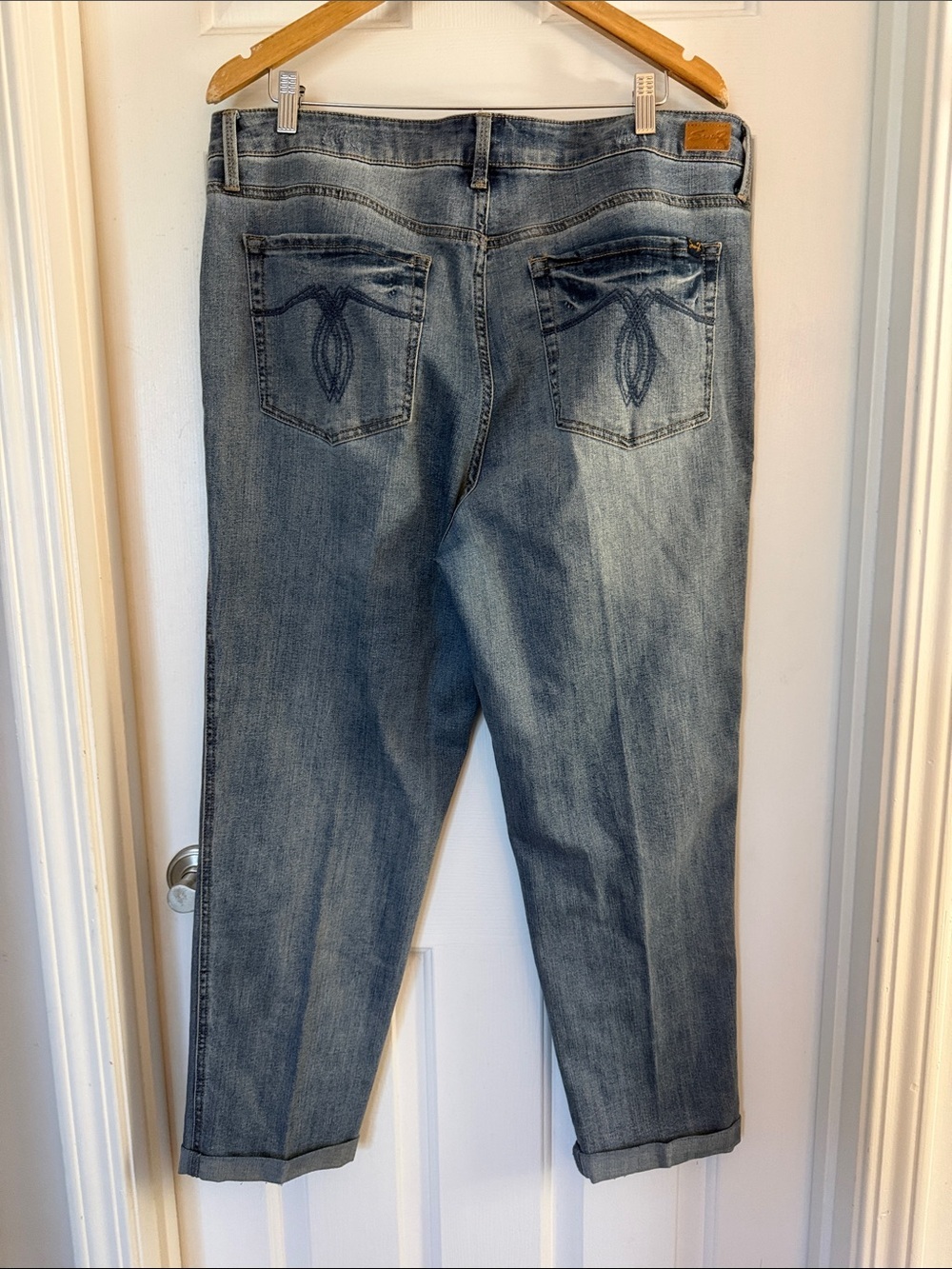 Seven7 weekend easy fit  boyfriend roll cuff jean light wash size 14 - Picture 3 of 5